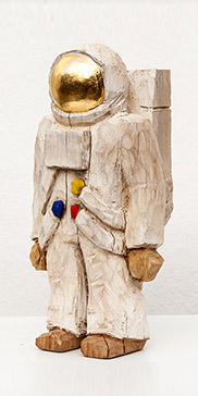 Astronaut, Holzskulptur aus Eiche, 2016